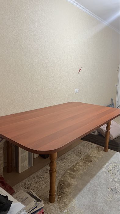 Гостинный стол из дерева