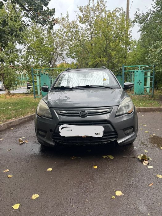 Автомобиль 2015 года