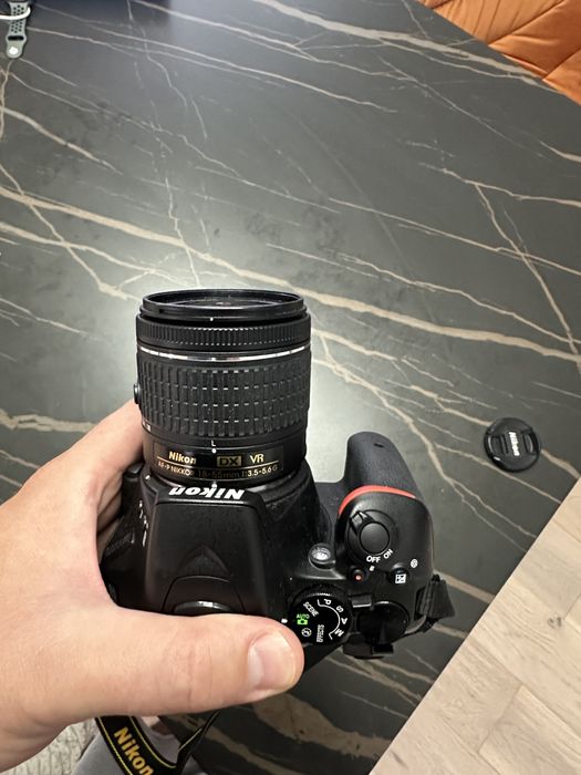 Nikon DSLR D5500 + Obiectiv 18-55 VR +Card 32GB + Geanta