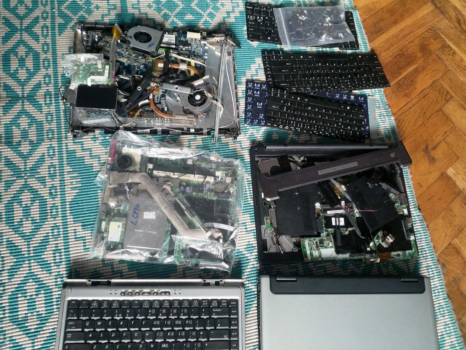 Lot piese laptop acer asus hp compaq averatec,rami,tastaturi,placi etc