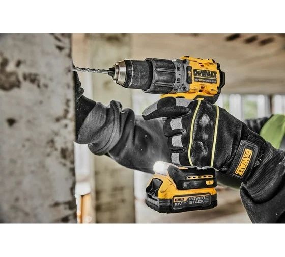 Аккумуляторная дрель-шуруповерт Dewalt DCD 805 P2T DCD805P2T