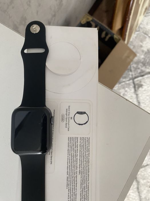 Продам Apple Watch SE часы