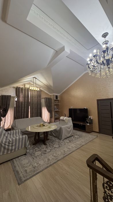 5 соток участок, 2 эатажа с бассейном