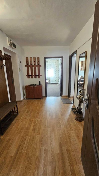 Apartament 3 camere decomandat de închiriat Podu Roș