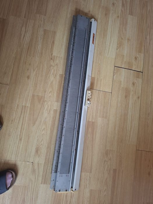 Masina de scria,  mașină de tricotat