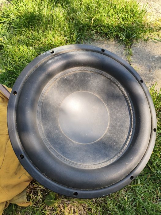 Vând difuzor bass 800w 30cm