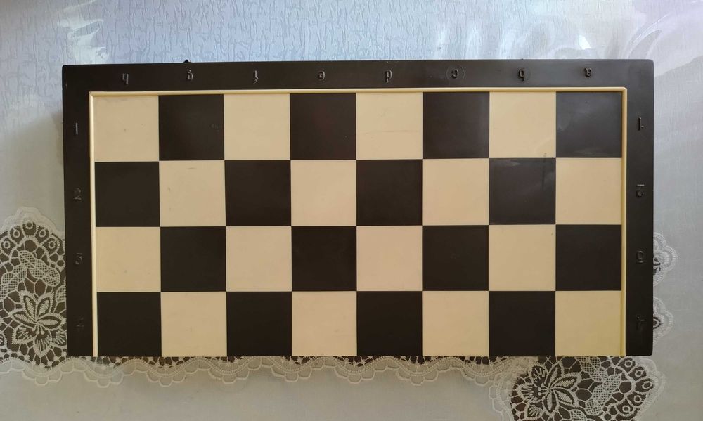 Продам шахматы СССР "Киевпластмасс" 70-х годов. 40 х 40 см.