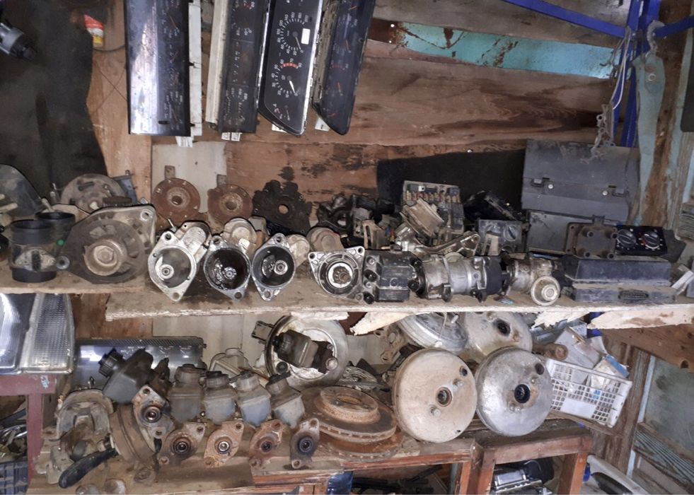 Продам запчасти ваз звонить .