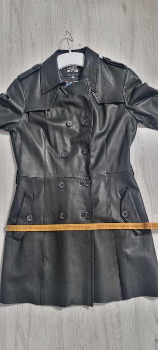 Haina din piele naturala, eleganta si in stare excelenta