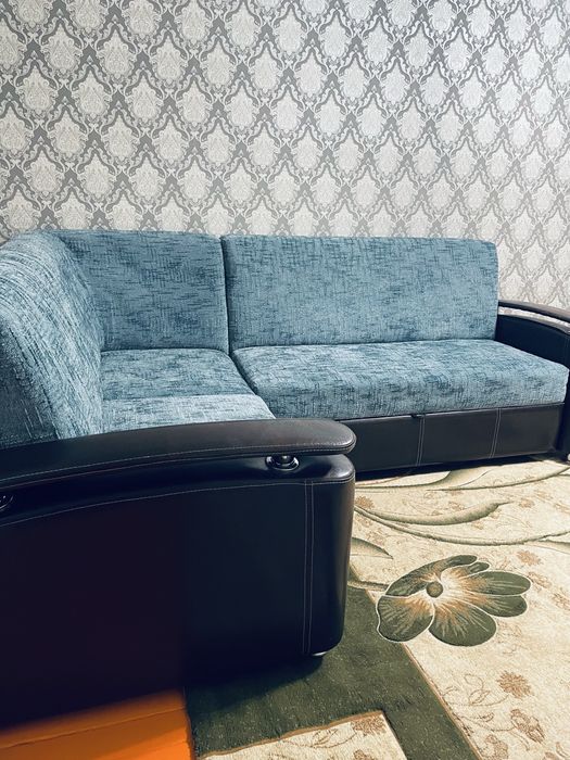 Уголок мягкий ,раскладывается !