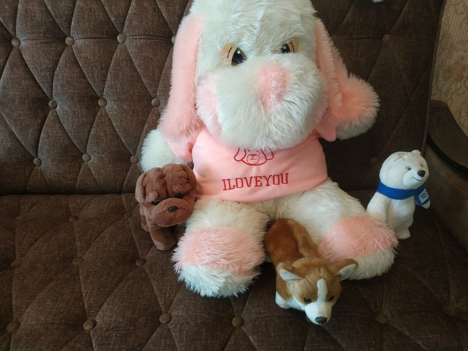 Продаю мягкую игрушку собака.