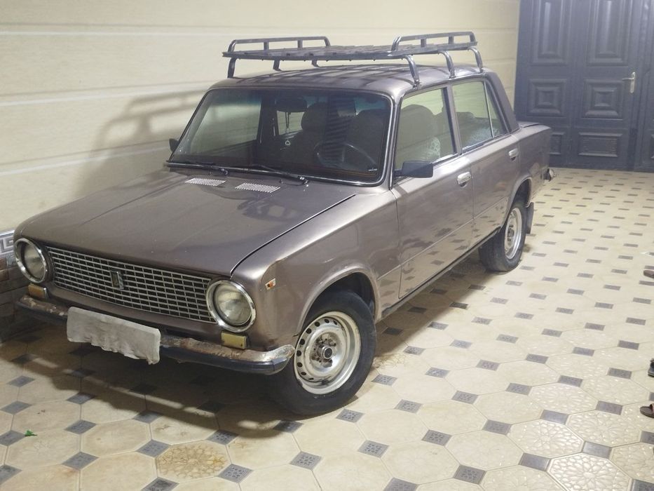 1972 yil rangi mokriy asvalt 
Yili  1972
Rangi mokriy asfal
Kiraska ca