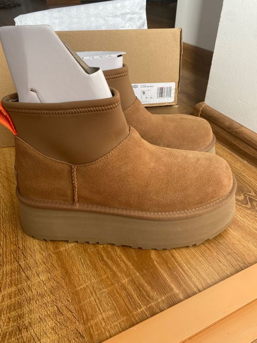 Vând UGG originale