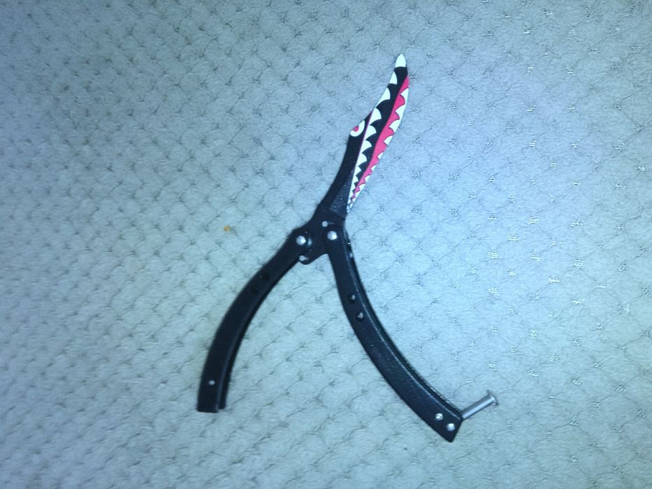 Vând Cuțit cu urme mici de uzura