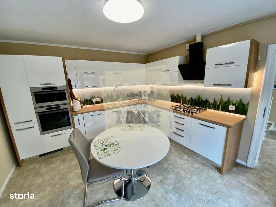 Casa cu 4 camere 3 bai 2 terase si teren 450 mp in zona Parcul Sub Ari