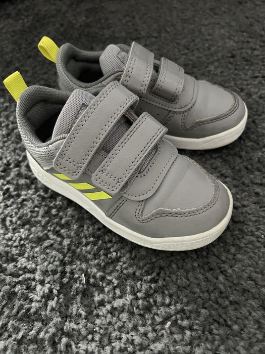 Adidasi adidas tensaur marime23,5