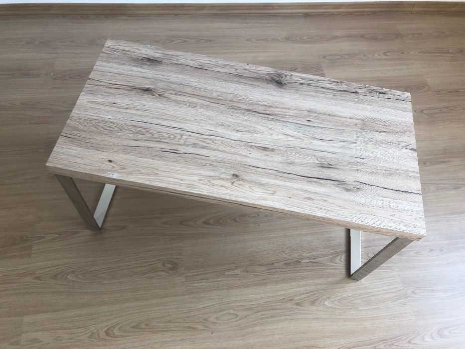 Чисто нова стилна холна маса дърво със сребристи крака