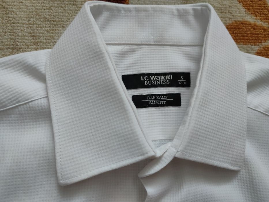 2бр. бели ризи за  8€ общо!