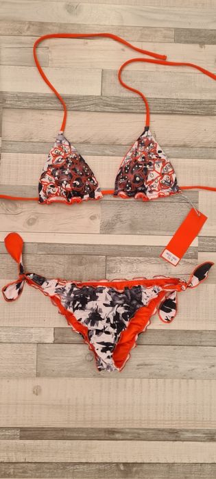 Costum de baie , plaja . Modele diverse,  deosebite