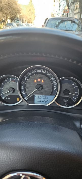 Тойота Аурис 2.0 126 коня