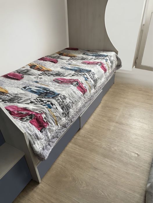 Продам 2-х яросную кровать.