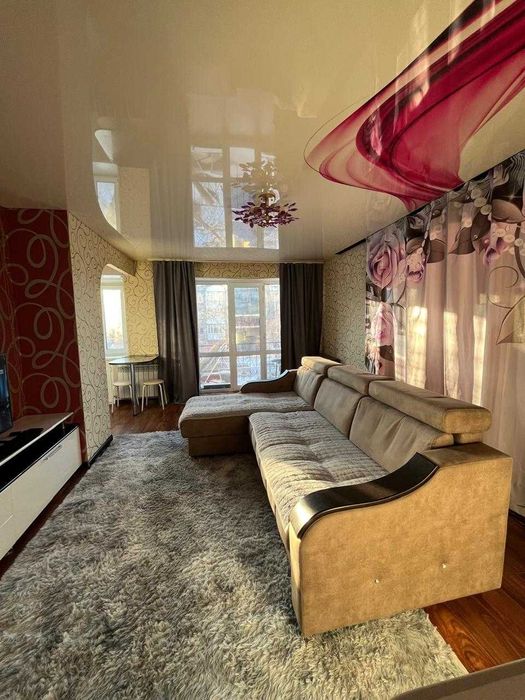 Продам 2комн студию возле Аян пассажа. 2эт.