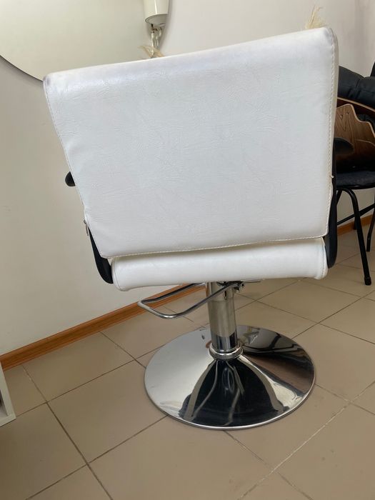 Парикмахерское кресло 15тыс