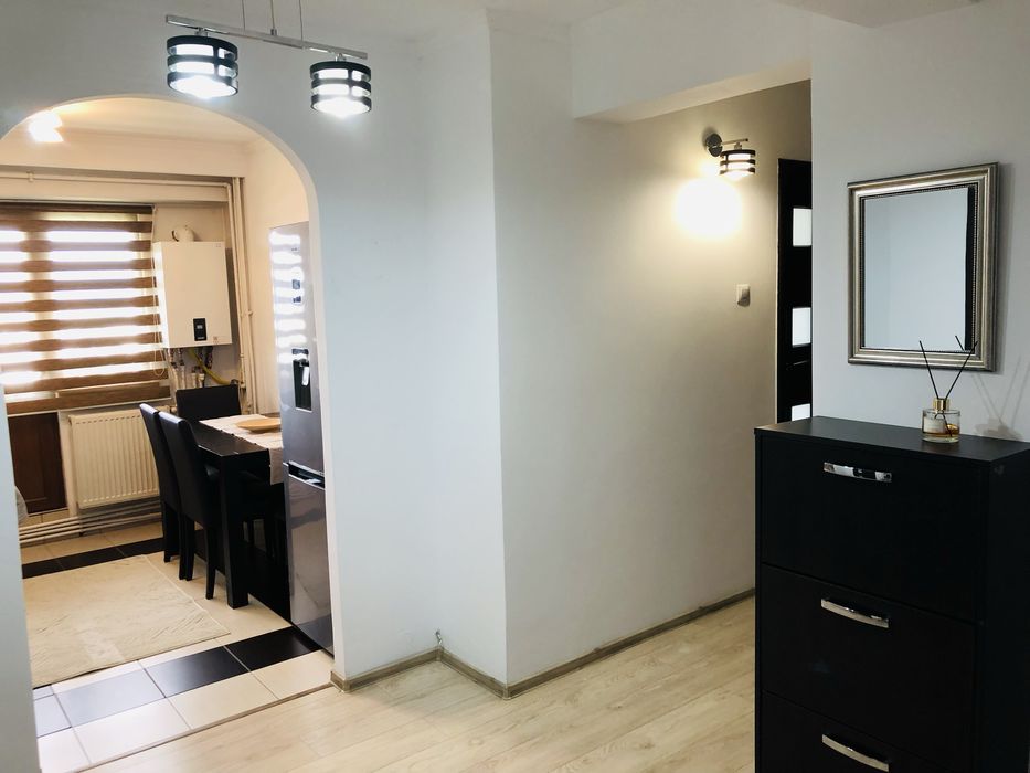 Inchiriez apartament 3 camere central