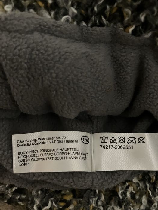 Шапки зимние , варешки, перчатки на девочку