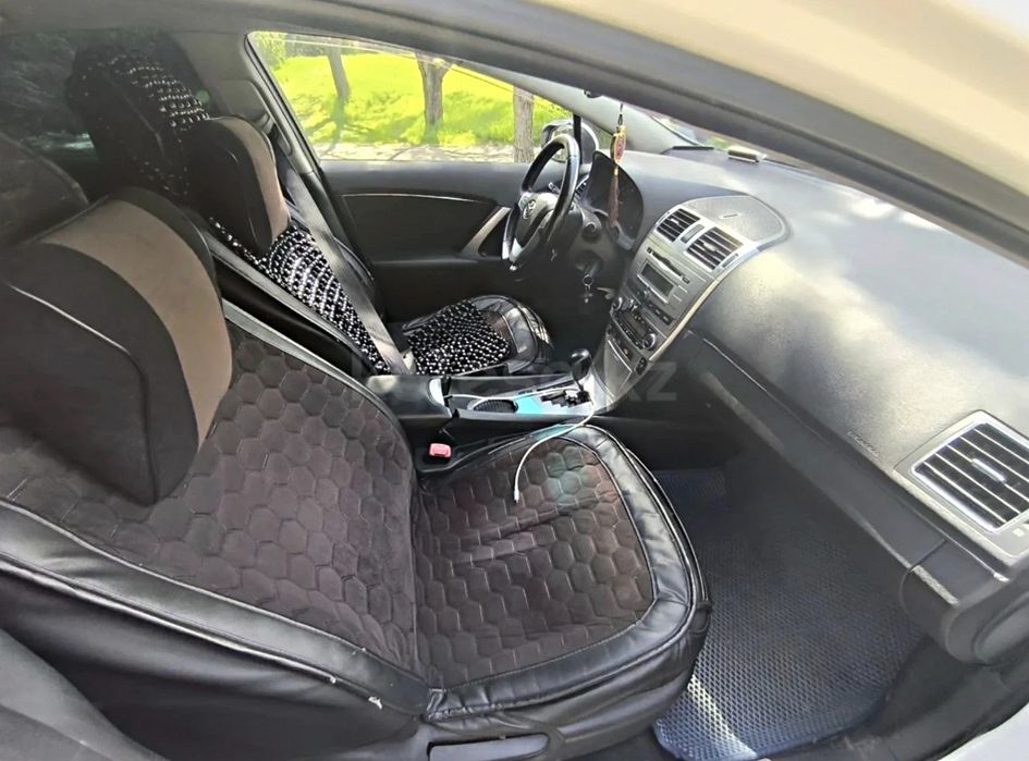 Toyota Avensis 2012г