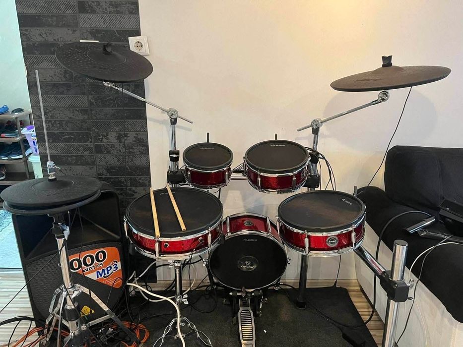 Продават се електрони барабани ALESIS в перфектн състояние цена 1200€