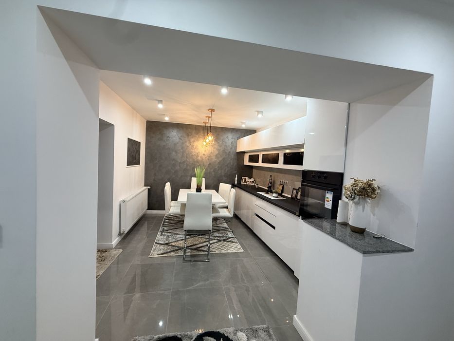 Vand casa spatioasa, teren 7800mp