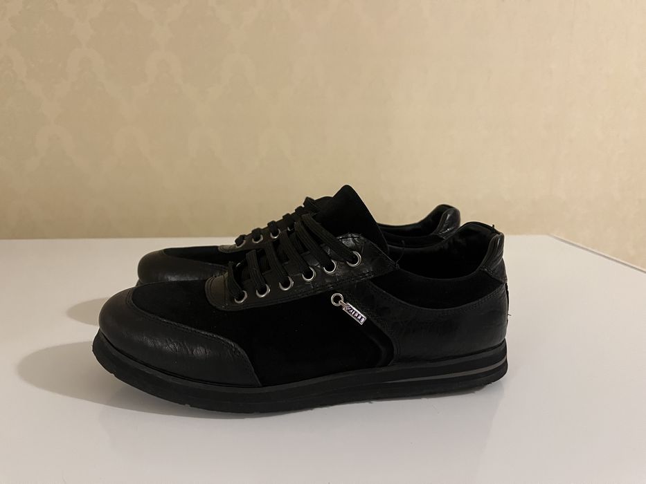 Продам кроссовки