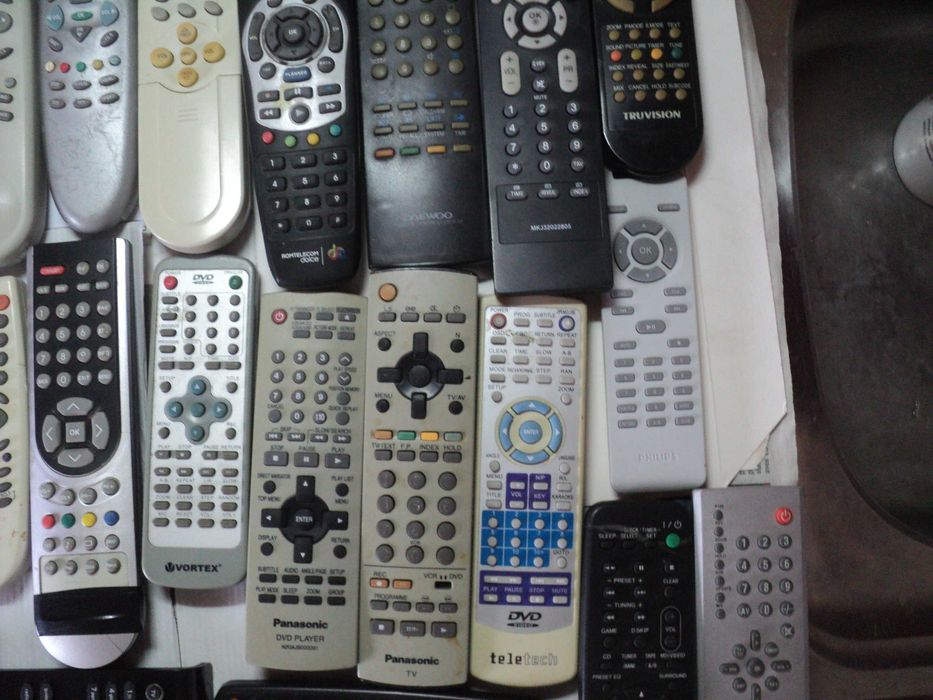 combina SONY , +telecomenzi diferite Sony,Humax,panasonic,..