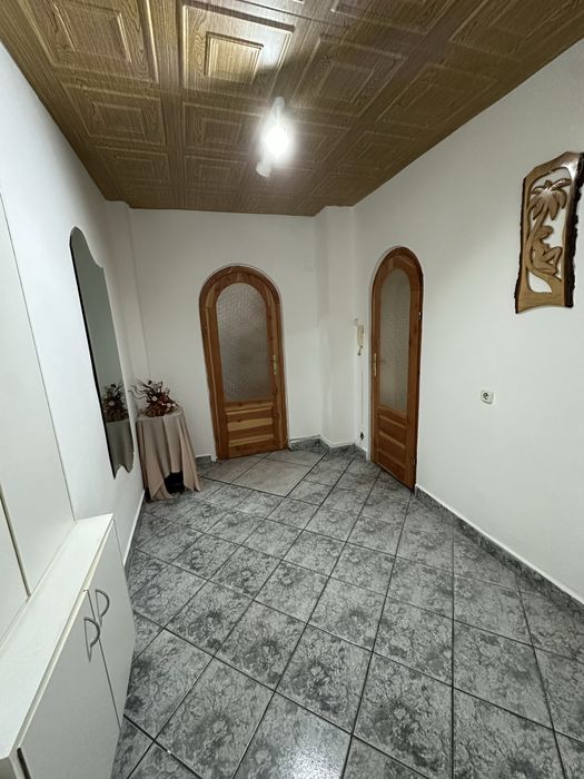 Închiriez  apartament 2 camere Piata Mica