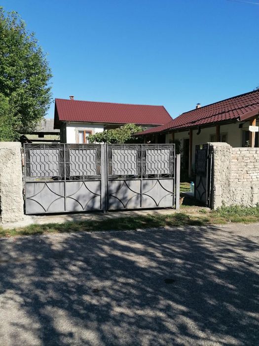 Casă cu teren 1.200 mp, panouri solare 3 kW – Soveja, Vrancea