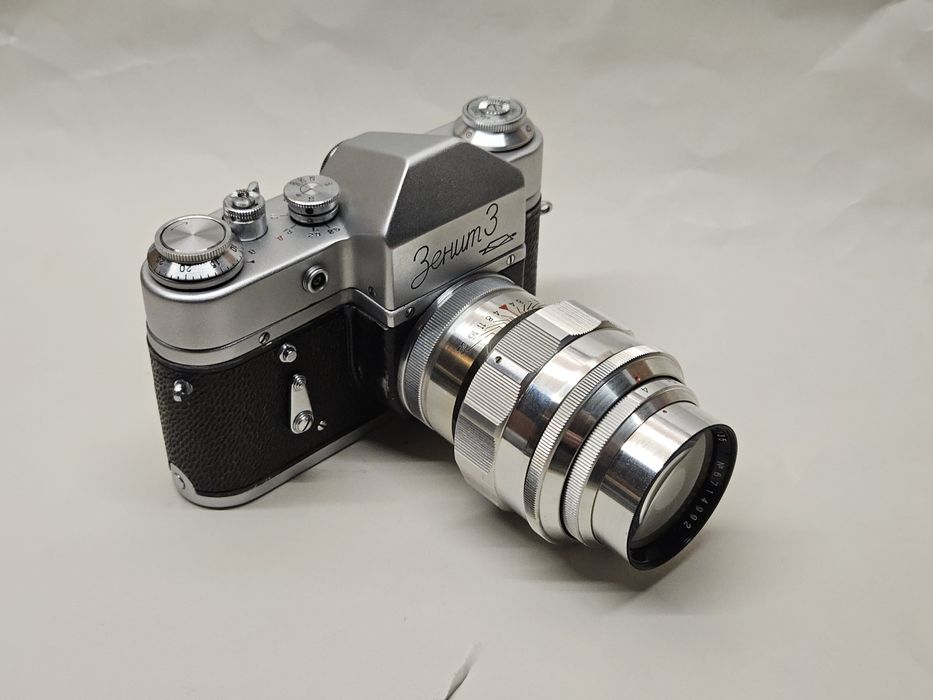 Aparat foto rar Zenit 3 cu obiectiv Jupiter-11 135mm F4