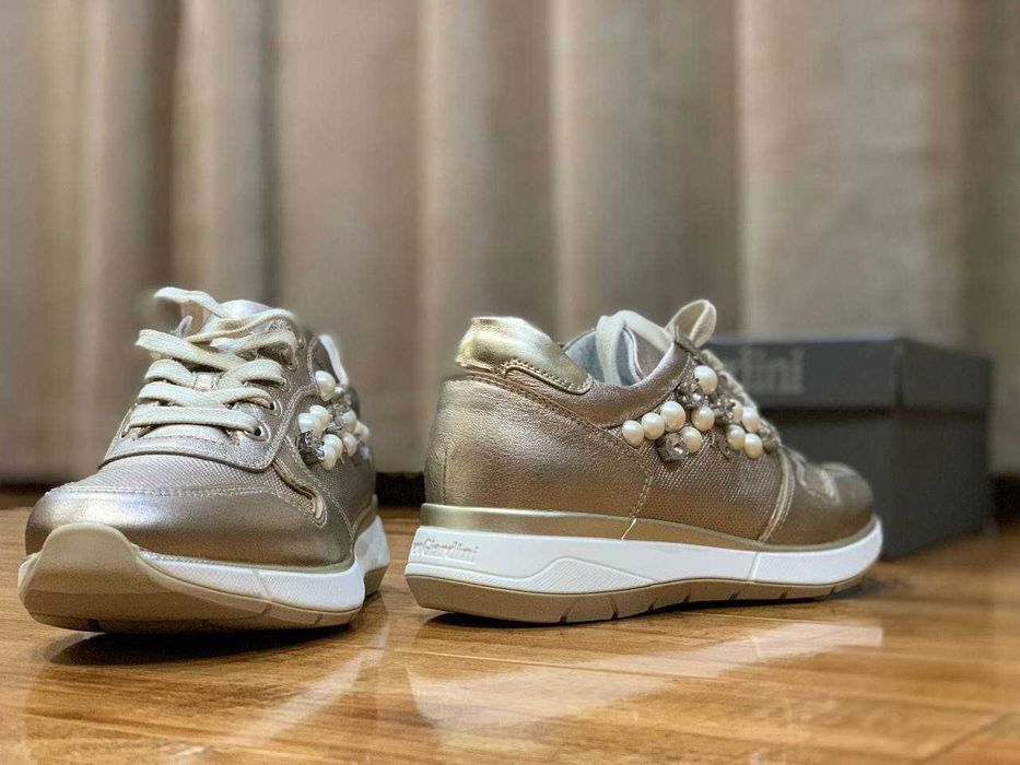 Nero Giardini женские кожаные кроссовки РАЗМЕР 36,37