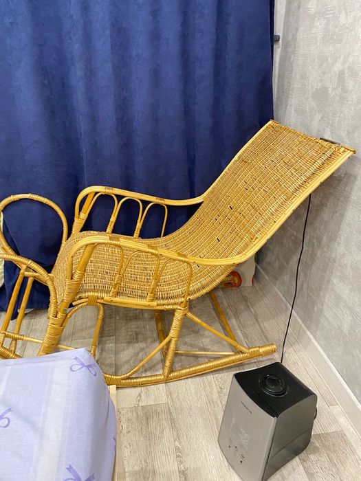 Продаю кресло качалка соломенное ручная работа