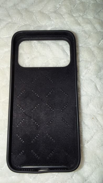 Vand husa iphone 17 pro max guess noua