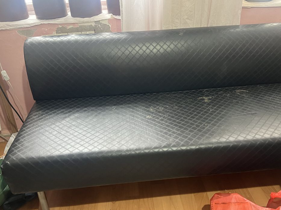 Диванчик из кожзама