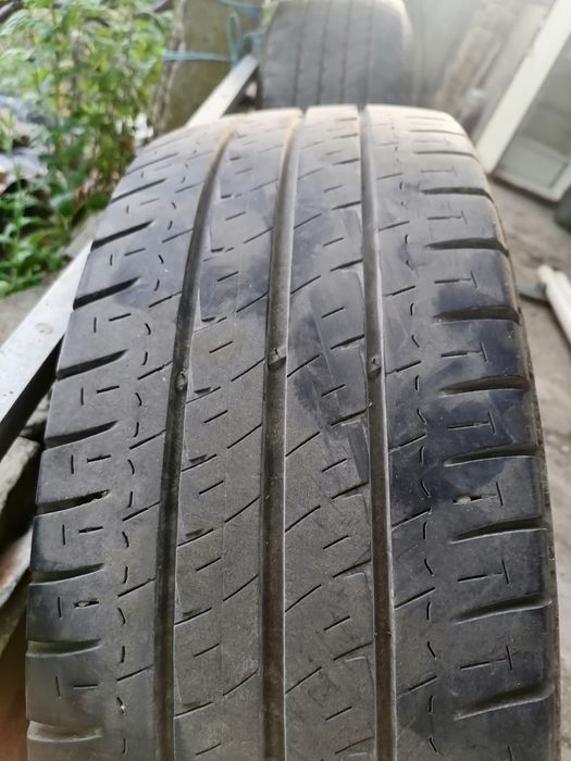 Продавам гуми за бус