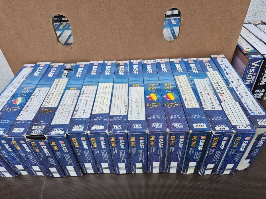 Vând 80 casete video VHS originale Basf de 240 min. colectie de filme