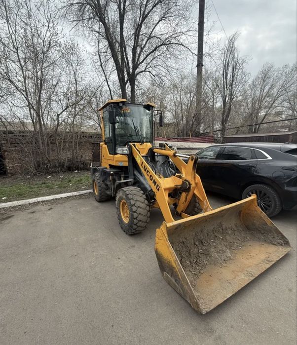 Продам фронтальный погрузчик кубовый