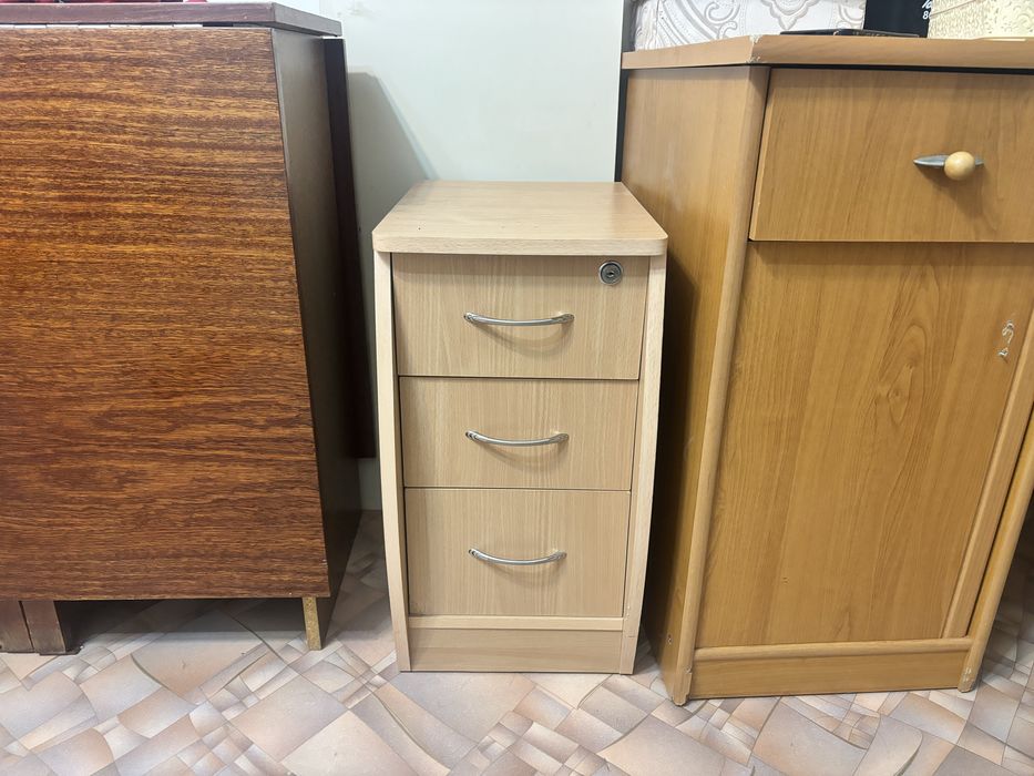 Продам две тумбочки