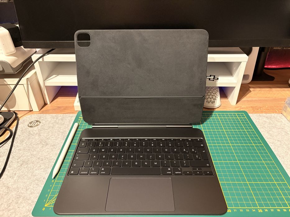 Apple Magic Keyboard iPad Pro 13” M4/M5 + Apple Pencil Pro