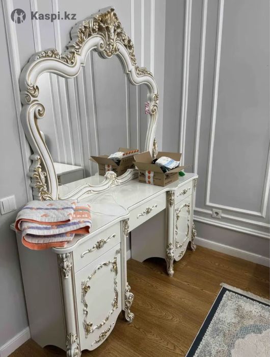 Продам спальный гарнитур