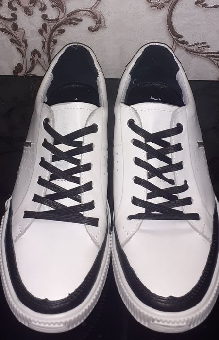 Белые кроссовки , кеды