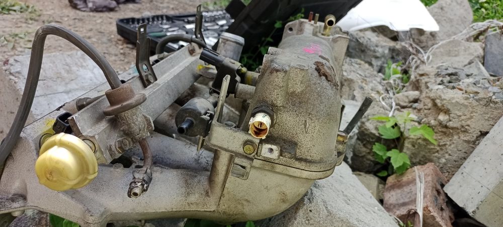 Продам впускной коллектор