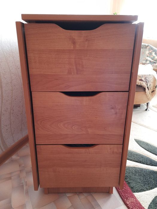 Стол-тумба, раскладной.